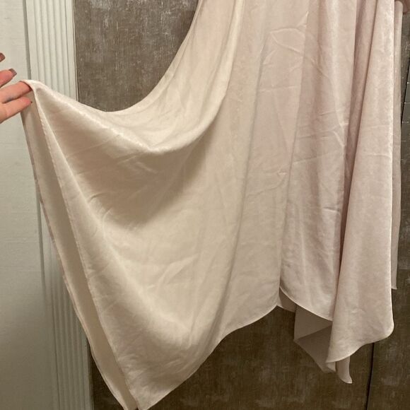 Bcbg Maxazria Elegant Ruffled Cold Shoulder Dress in cream, XXS - Picture 7 of 11